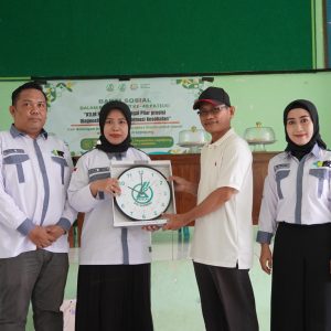 Sinergi Kesehatan Pesantren, MA PP. Yasrib Lapajung dan DPC PATELKI Soppeng Gelar Cek Golongan Darah dan Skrining Scabies Gratis